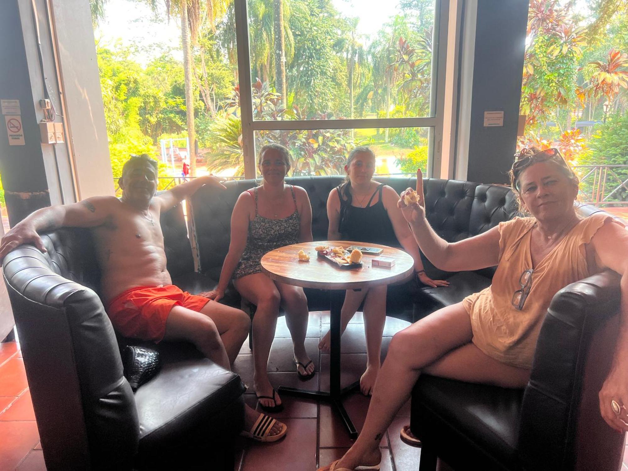 Beer Hotel Iguazu ปูแอร์โตอีกวาซู ภายนอก รูปภาพ